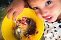 Face à la crise, une ONG crée des cantines sociales dans la banlieue de Caracas