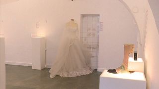 Video: Kırık Kalpler Müzesi'nde giyilememiş Türk gelinliği, mutlu sonla bitmeyen aşk hikayeleri