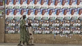 Nijerya'da devlet başkanlığı seçimleri ertelendi, güvenlik endişesi arttı