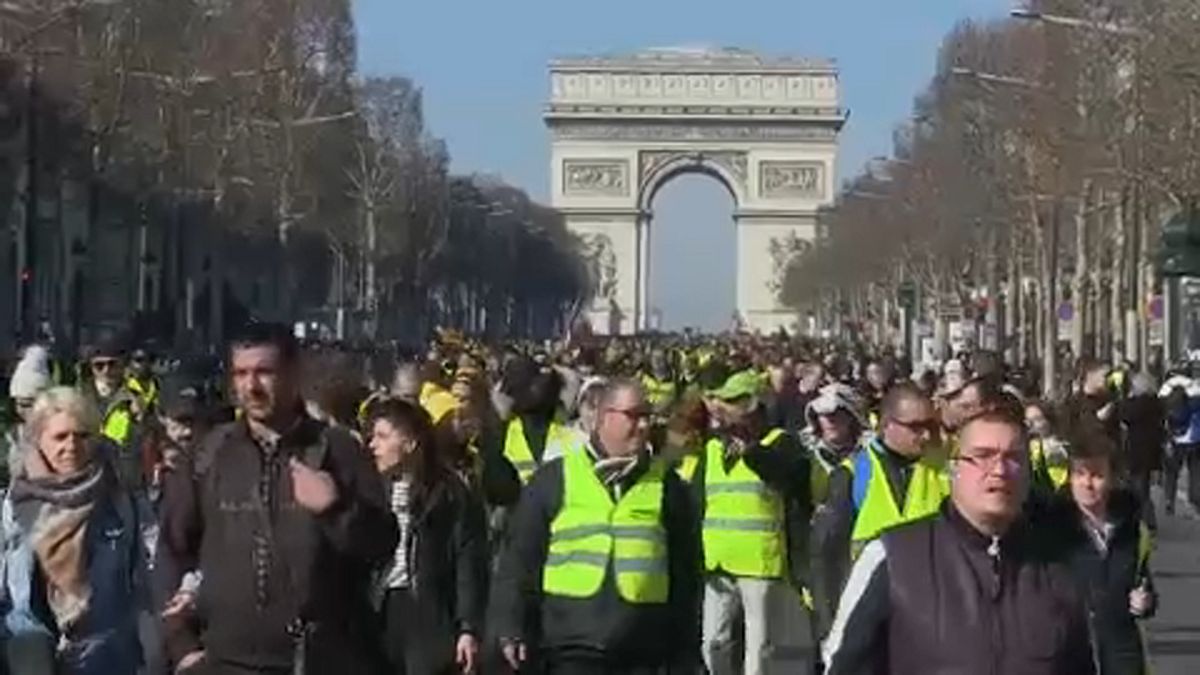 El 56% de los franceses quiere que cese el movimiento de los 'chalecos amarillos'