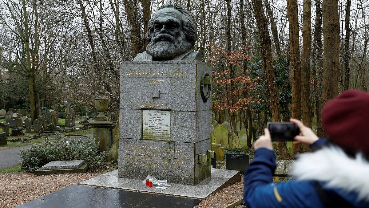 Alman filozof Karl Marx'ın mezarına son iki haftada 2'nci saldırı