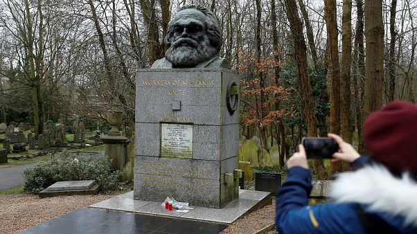 Alman filozof Karl Marx'ın mezarına son iki haftada 2'nci saldırı Alman filozof Karl Marx'ın mezarına son iki haftada 2'nci saldırı