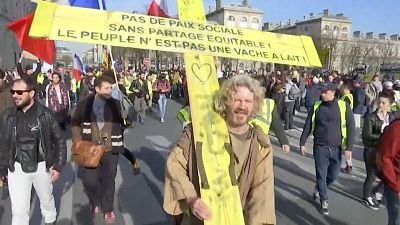 Fransa: Sarı Yelekliler eylemlerinin 14. haftasında polis ve göstericiler çatıştı