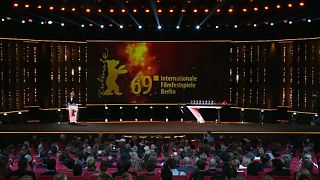 Kiosztották a Berlinale fődíjait, a Szinonimák kapta az Arany Medvét