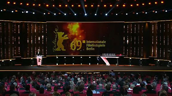 Kiosztották a Berlinale fődíjait, a Szinonimák kapta az Arany Medvét Kiosztották a Berlinale fődíjait, a Szinonimák kapta az Arany Medvét