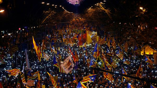 محتجو برشلونة يؤكدون أن تقرير المصير ليس جريمة محتجو برشلونة يؤكدون أن تقرير المصير ليس جريمة