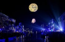Einfach dem Mond in die Schuhe schieben: der Karneval in Venedig