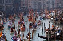 Καρναβάλι Βενετίας: Η θαλάσσια παρέλαση με γόνδολες