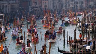 Καρναβάλι Βενετίας: Η θαλάσσια παρέλαση με γόνδολες