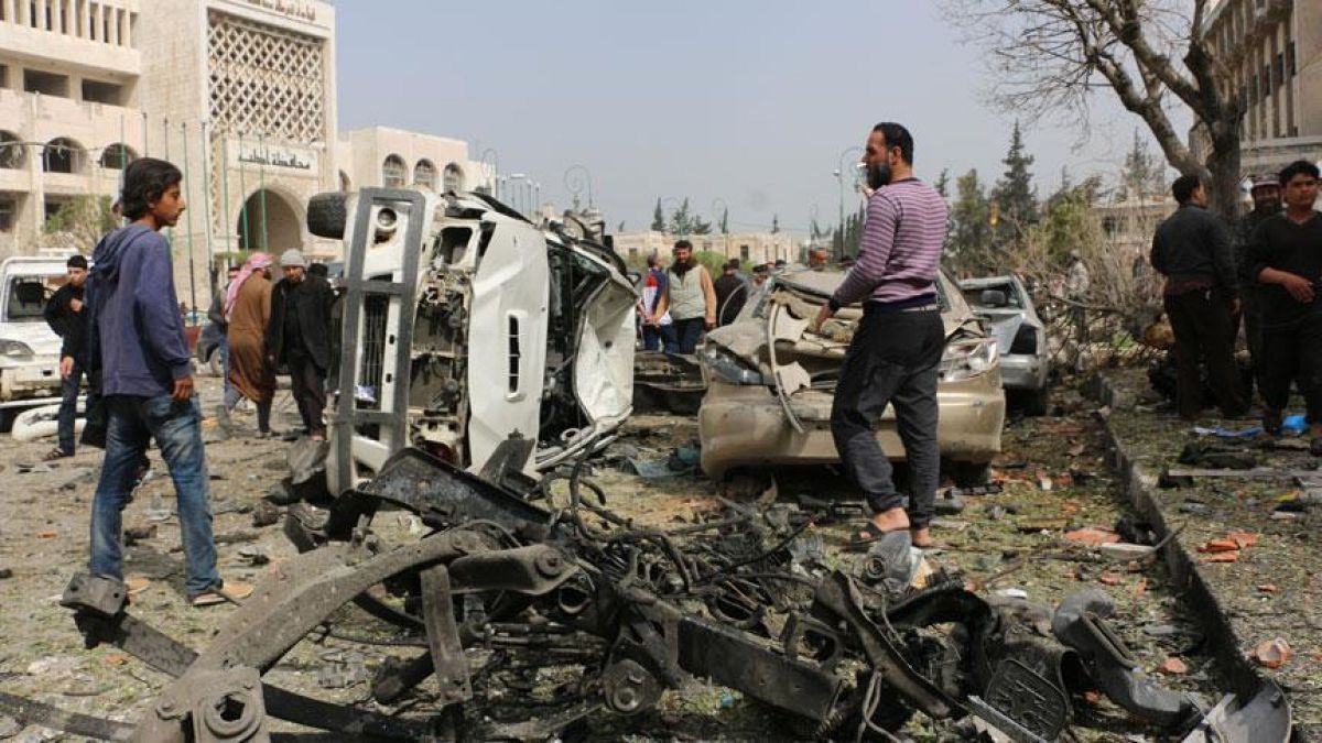 İdlib'de bombalı araç saldırısı: En az 15 kişi öldü