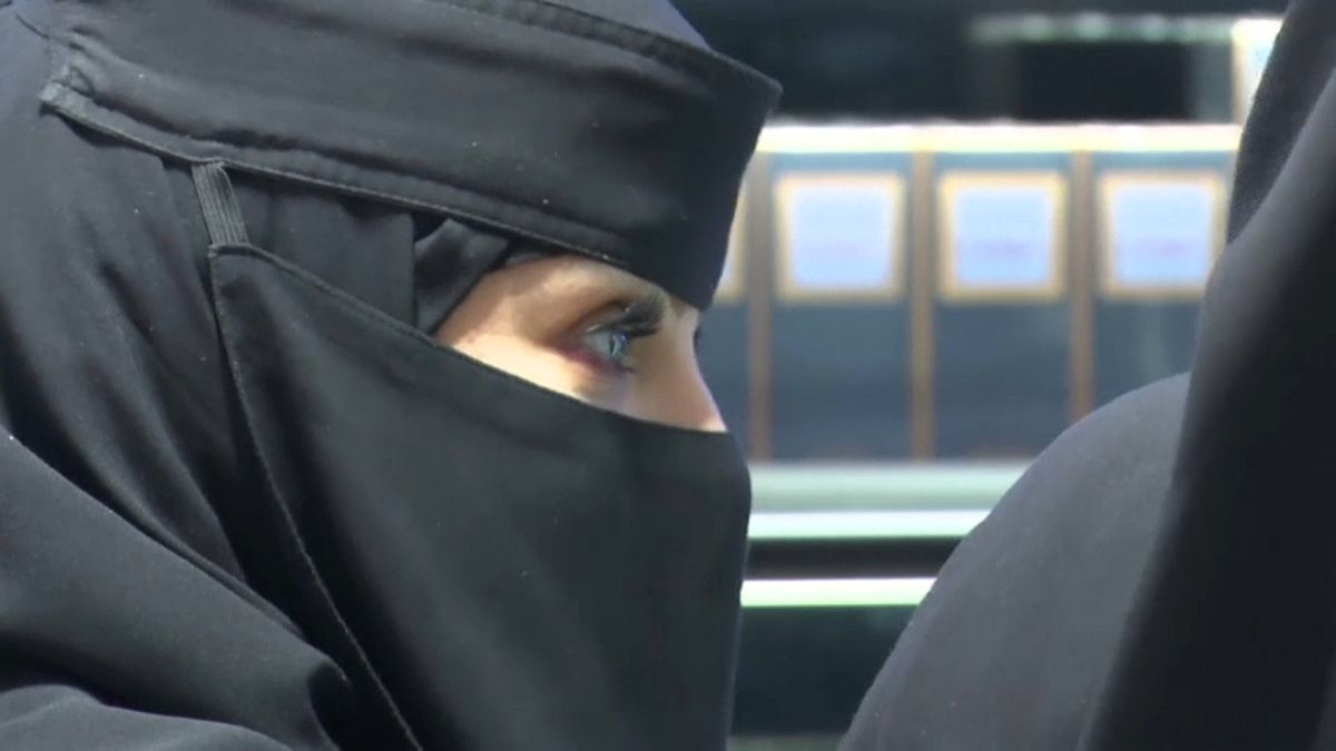 Arabia Saudita: la app per controllare le donne