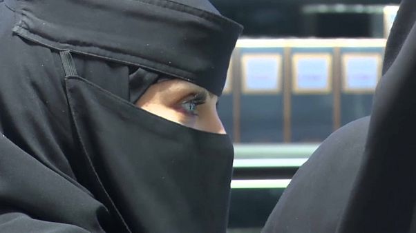 Arabia Saudita: la app per controllare le donne Arabia Saudita: la app per controllare le donne