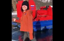 A Bajkál jegén táncol az orosz korcsolyabajnok
