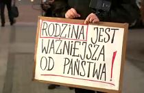 Az oslói lengyel nagykövetért tüntettek Varsóban