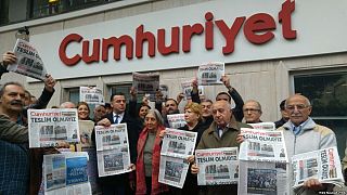 مظاهرة أمام مبنى صحيفة "جمهوريت" التركية (من الأرشيف)