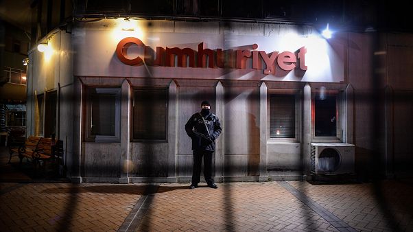 Cumhuriyet Gazetesi davasında alınan kararlar onandı: 6 çalışan tekrar hapse girecek Cumhuriyet Gazetesi davasında alınan kararlar onandı: 6 çalışan tekrar hapse girecek