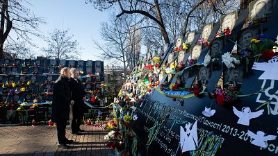 Tusk rinde homenaje a las víctimas de la revuelta de Maidán