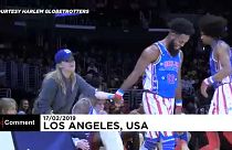 Reese Witherspoon dança no espetáculo dos Harlem Globetrotters