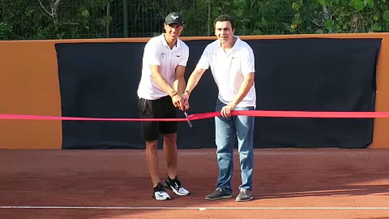 Nadal inaugura academia de ténis no México