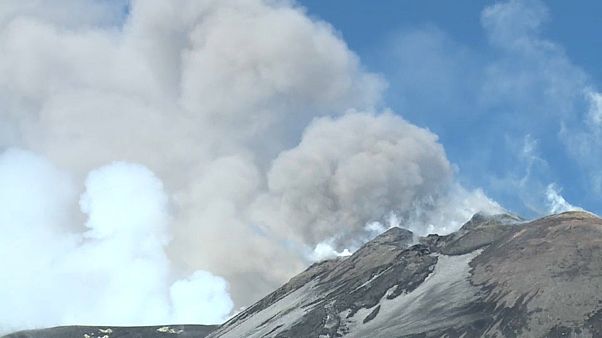 El Etna da tregua al tráfico aéreo El Etna da tregua al tráfico aéreo