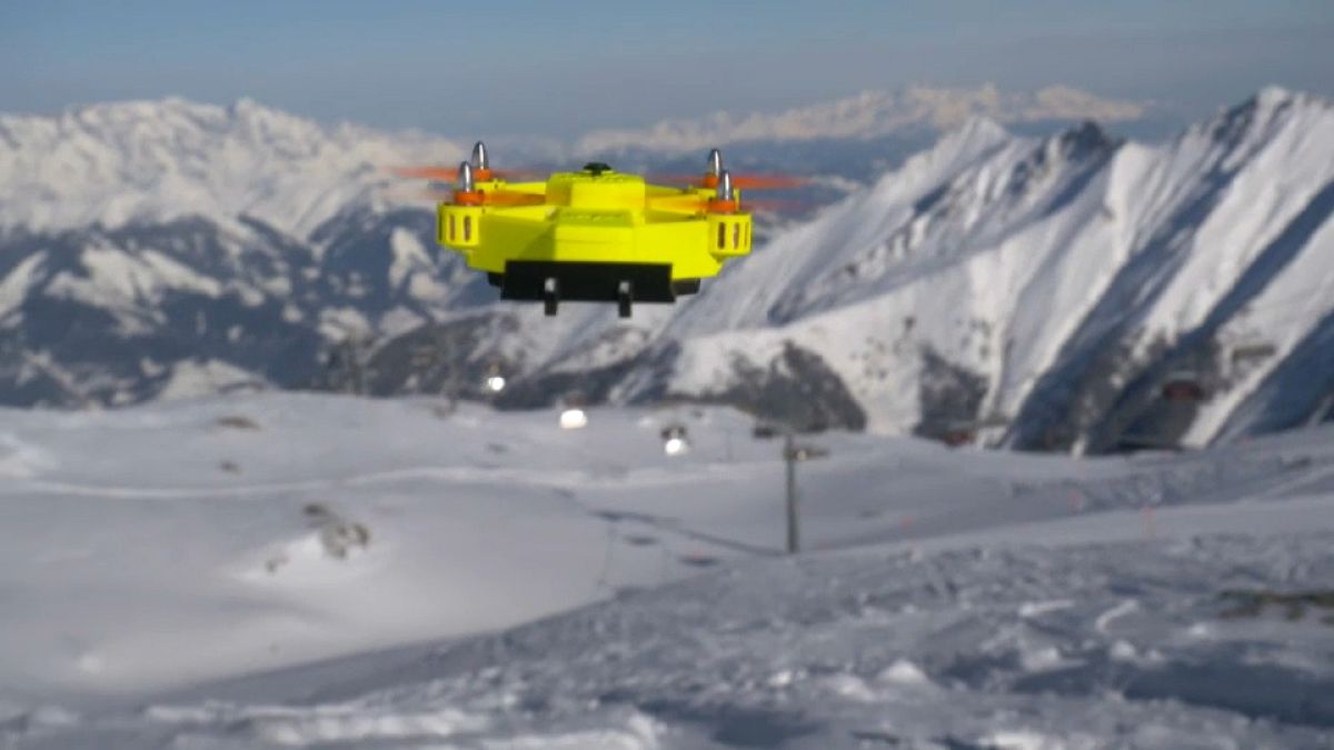 "Powderbee"-Drohne findet Lawinenopfer
