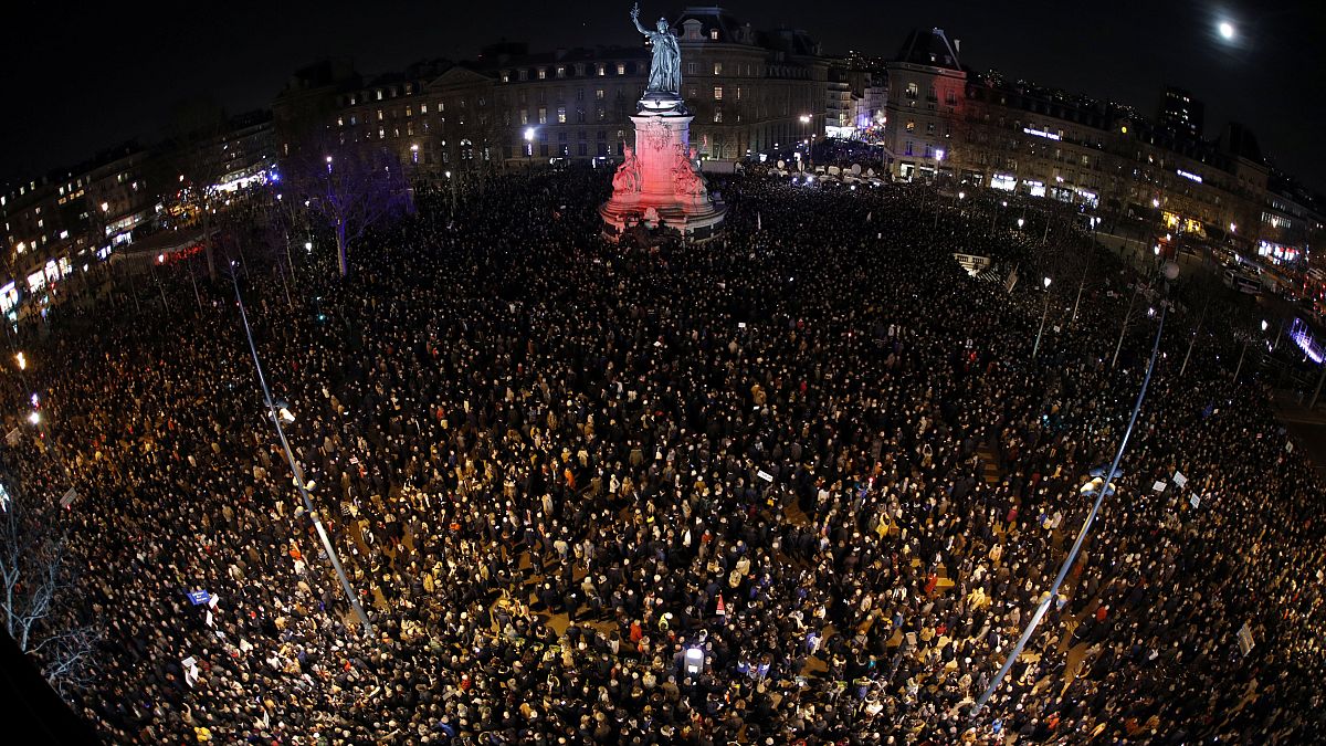 Paris : la place de la République fait bloc contre l'antisémitisme