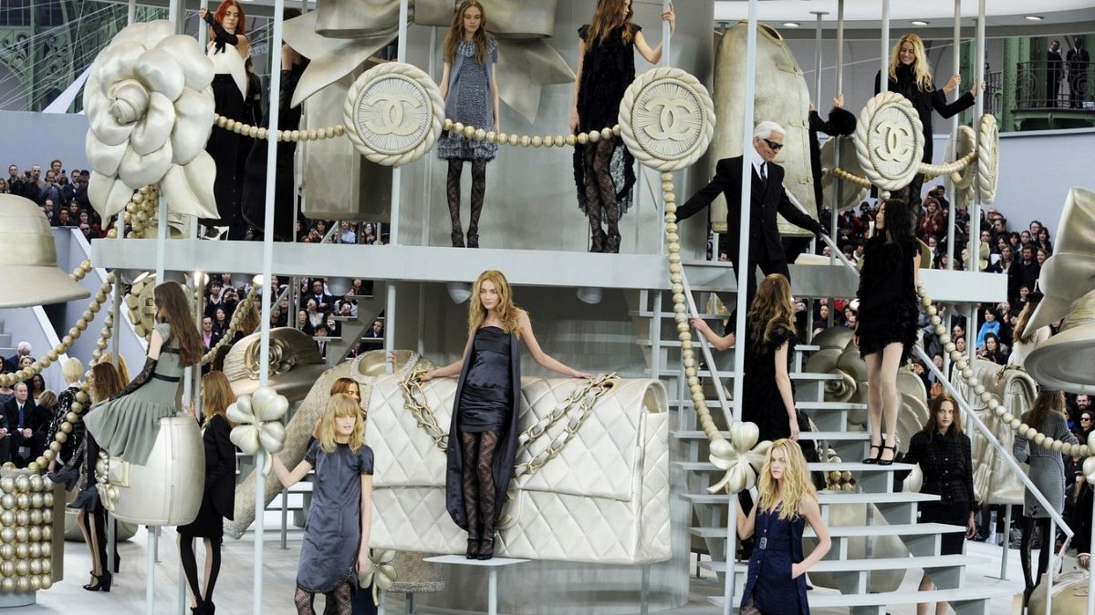 Fashion industry mourns Karl Lagerfeld | Euronews