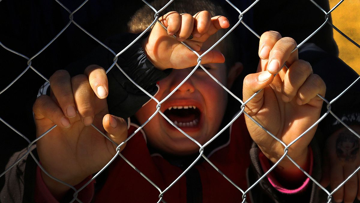 Menekült gyerekeket bántalmaztak