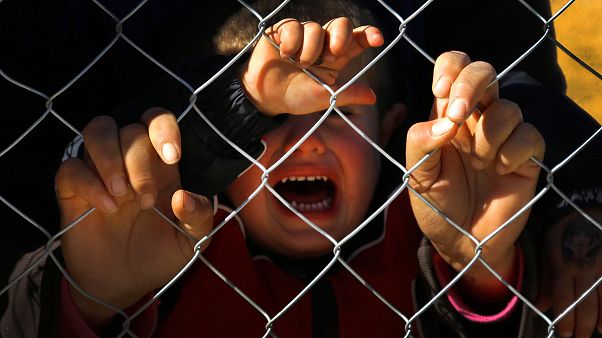 Refugiados menores mal tratados em França e Grécia Refugiados menores mal tratados em França e Grécia