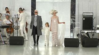 Mundo reage à  morte de Karl Lagerfeld