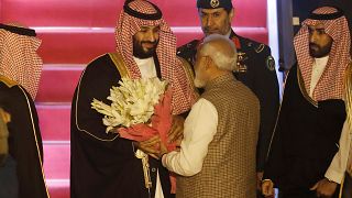  نخست‌وزیر هند خلاف پروتکل از ولیعهد عربستان استقبال کرد