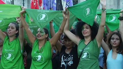 Argentina: 'bandane verdi' pro-aborto in protesta