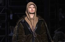 'İntihar moda değildir': İngiliz moda devi Burberry'den 'idam ipli' tasarıma özür