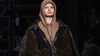 'İntihar moda değildir': İngiliz moda devi Burberry'den 'idam ipli' tasarıma özür