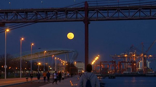 Supermond über Lissabon und Madrid Supermond über Lissabon und Madrid