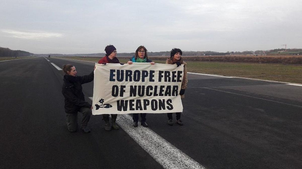 اعتقال 3 برلمانيين أوروبيين داخل قاعدة عسكرية في بلجيكا
