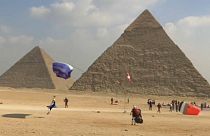 Ägypten: Mit Gleitschirmen über die Pyramiden von Gizeh