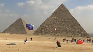 Ägypten: Mit Gleitschirmen über die Pyramiden von Gizeh