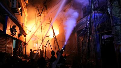 Bangladesh: incendio fa decine di morti e feriti