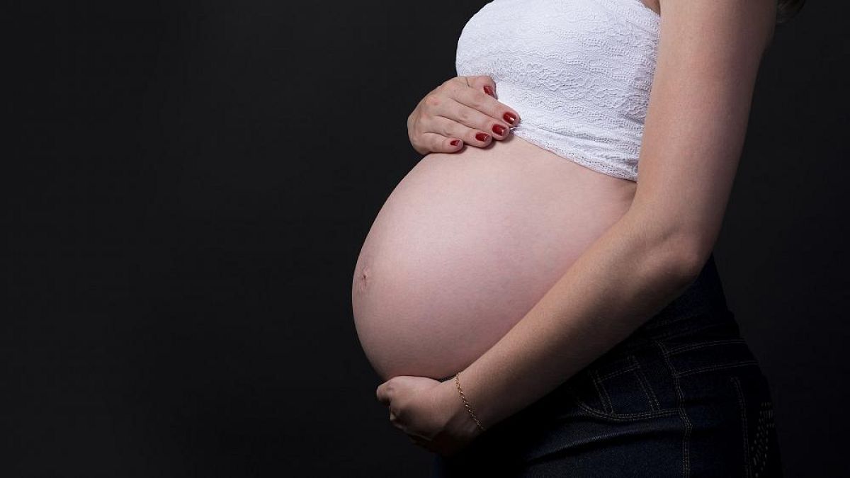 Испания отказывается регистрировать детей, родившихся от суррогатных матерей