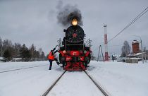 شاهد: قطار بخاري عتيق يعود إلى الخدمة في روسيا