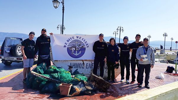 Καθαρισμός του βυθού στην Ελευσίνα-200 κιλά σκουπίδια αφαιρέθηκαν(vid) Καθαρισμός του βυθού στην Ελευσίνα-200 κιλά σκουπίδια αφαιρέθηκαν(vid)