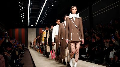 Karl Lagerfeld utolsó kollekcióját mutatta be a Fendi Milánóban 