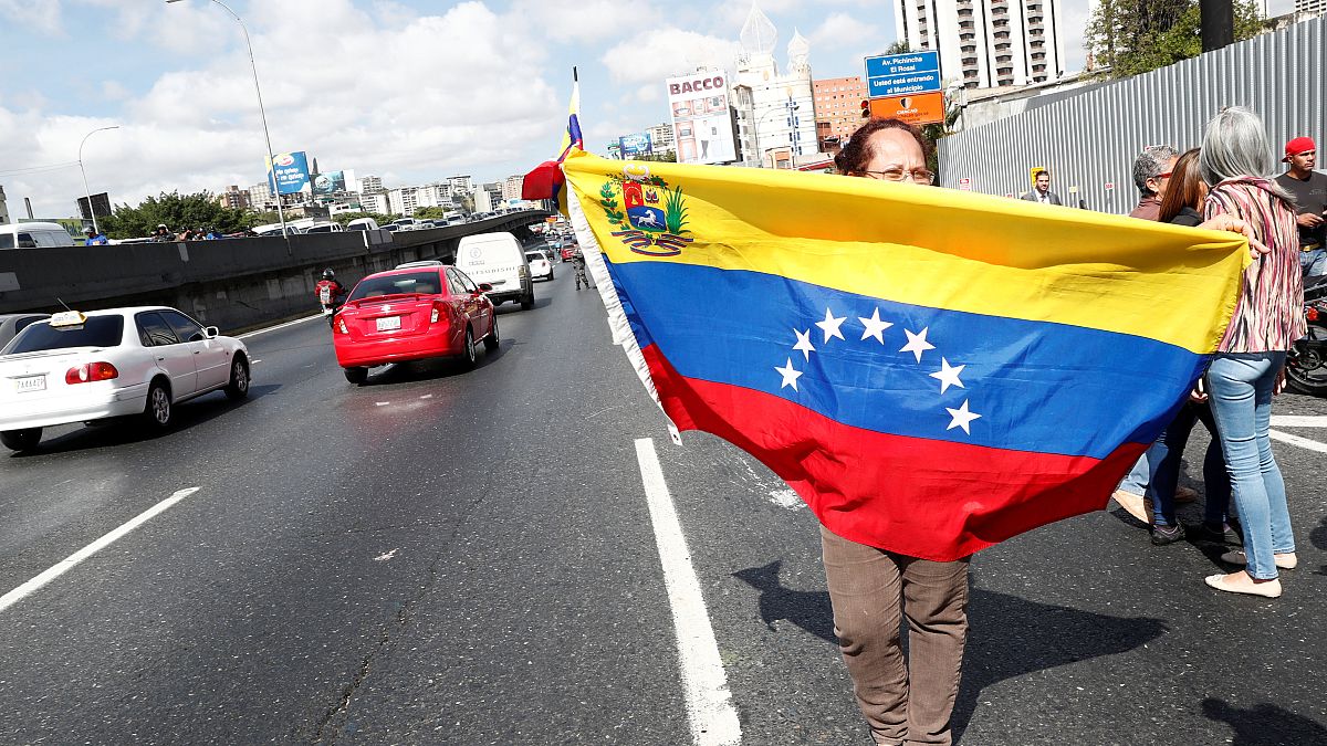 Venezuela Başkanı Nicolas Maduro kapıları kapatıyor: Brezilya sınırı kapandı, Kolombiya yolda