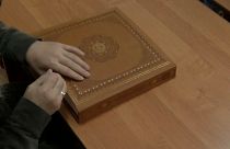 شاهد: مسلمون مكفوفون يتعلمون القرآن بطريقة برايل في روسيا