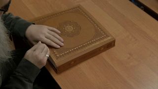 شاهد: مسلمون مكفوفون يتعلمون القرآن بطريقة برايل في روسيا