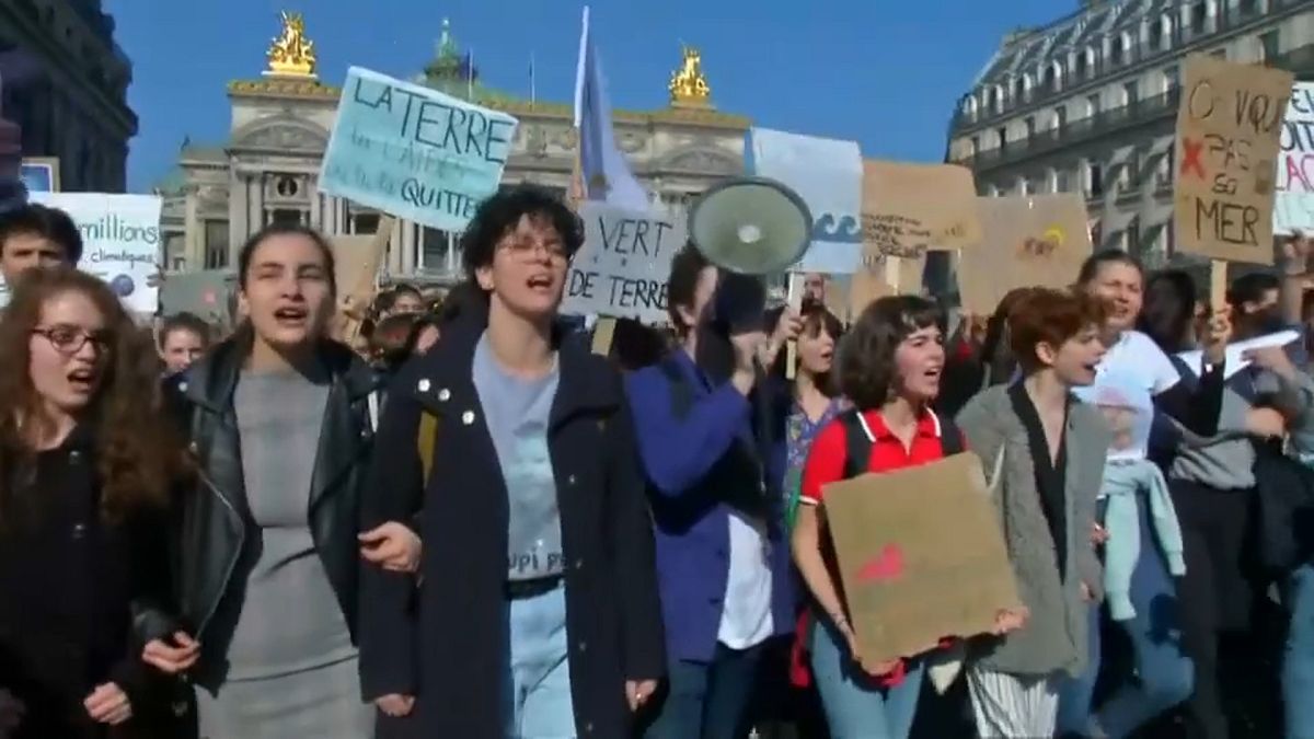 Parigi, giovani in marcia per il clima