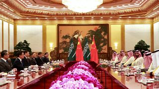ولي العهد الأمير محمد بن سلمان خلال اجتماعه مع الرئيس شي جين بينغ