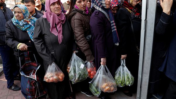 Türkiye’de işsizlik maaşı alanların sayısı 6 ayda yüzde 53 arttı, 654 bin kişiye ulaştı Türkiye’de işsizlik maaşı alanların sayısı 6 ayda yüzde 53 arttı, 654 bin kişiye ulaştı