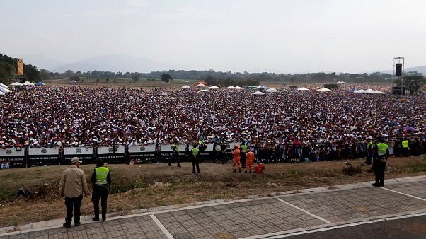 Machtkampf in Venezuela auf 2 Konzertbühnen verlegt Machtkampf in Venezuela auf 2 Konzertbühnen verlegt